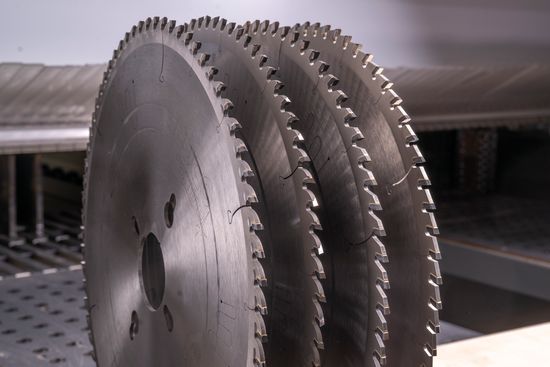 In the Q-Cut family, woodworking companies can find the right tool for every sizing process for finish-cut quality: <br />Q-Cut K, Q-Cut G5, Q-Cut G6 and Q-Cut G6 nn-System (from left)